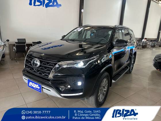 TOYOTA HILUX SW4 2.8 D-4D TURBO DIESEL SRX 7L 4X4 AUTOMÁTICO